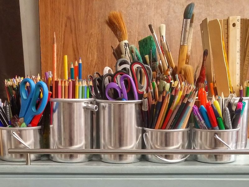 Dicas para economizar nas compras de material escolar