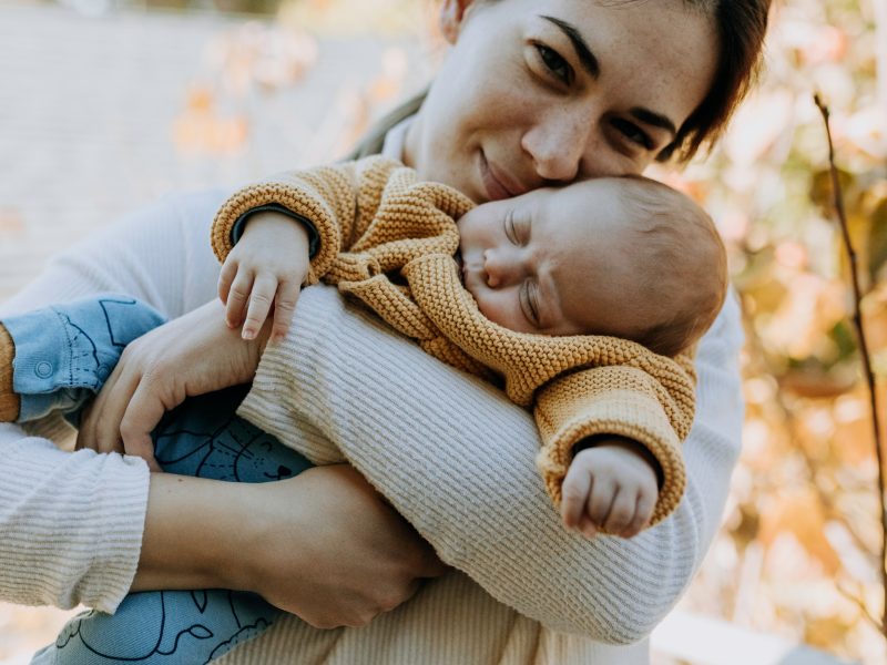Como ajudar uma mamãe que acabou de ter bebê?