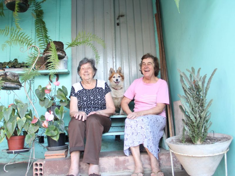 Conheça esta relação de união e amor de duas irmãs: “Eu por ela, ela por mim, Deus por nós”
