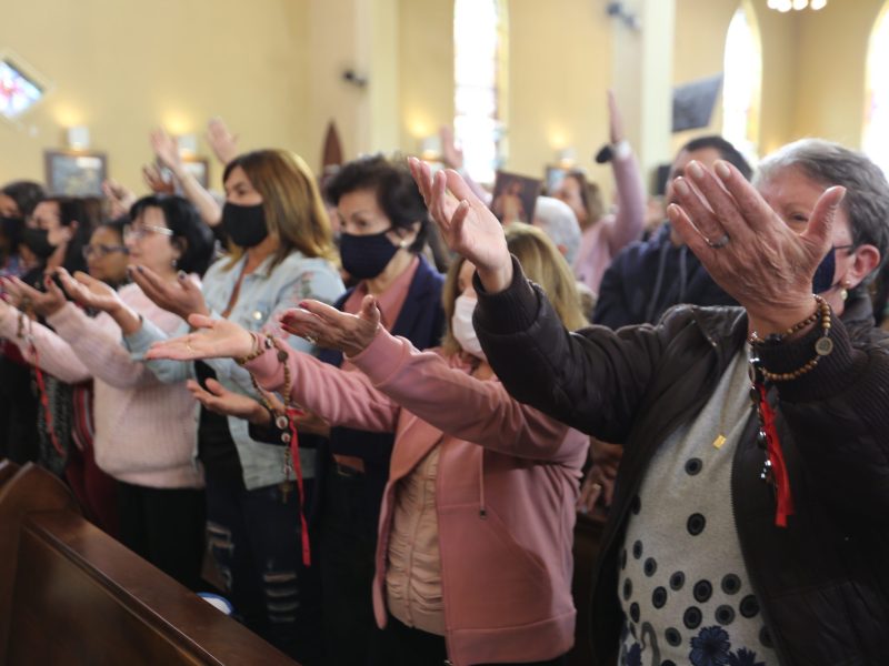 As preces e a Santa Missa