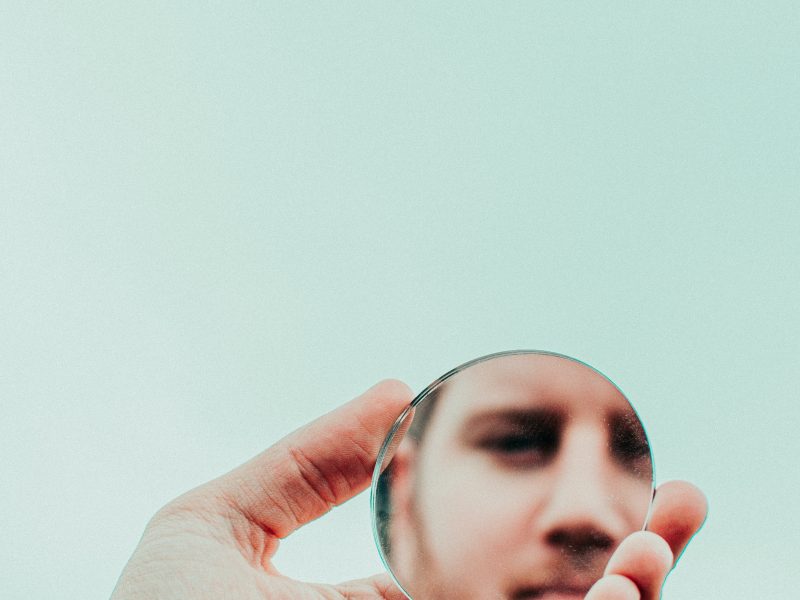 Autocrítica: evitar ou aceitar?