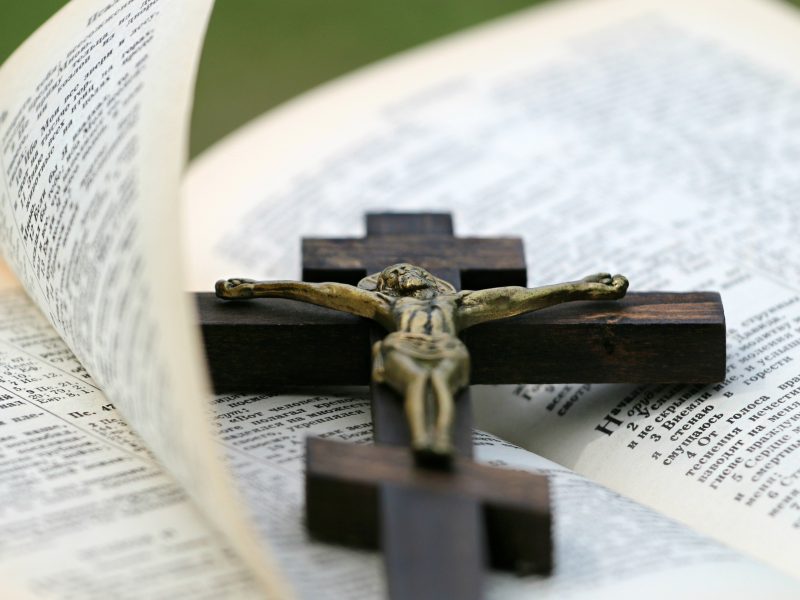 Passo a passo ler a Bíblia e importância do direcionamento espiritual