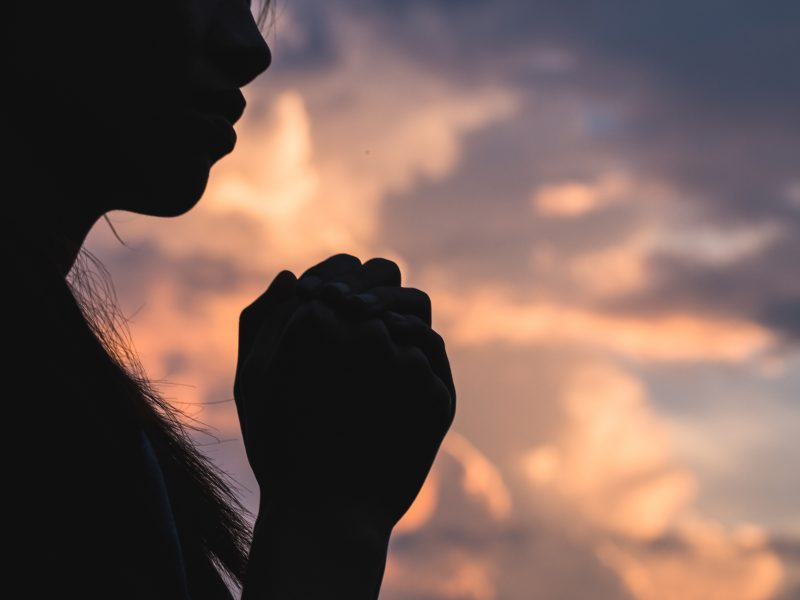 Seu Santo de devoção não te escuta? Veja como escolher e como fortalecer essa relação