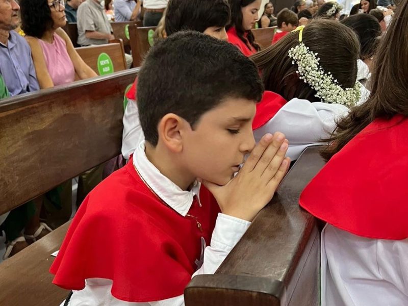Quando chega a hora da Primeira Comunhão: preparação e conexão com Deus