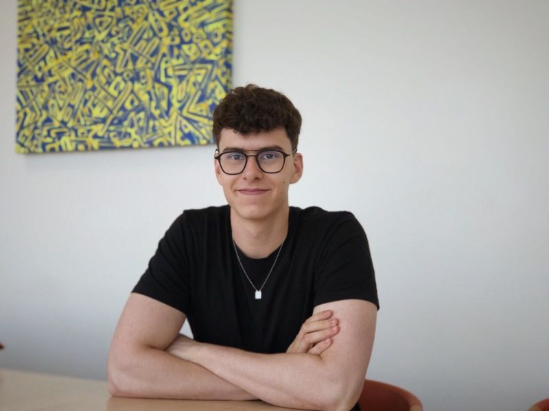 Influenciador Angelo Pinheiro fala sobre seus estudos de fé e os desafios de um jovem cristão
