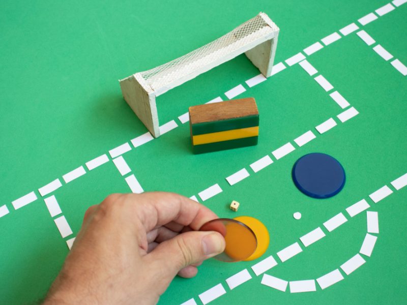O que o futebol de botão tem a ensinar? História e lições do jogo que atravessa gerações