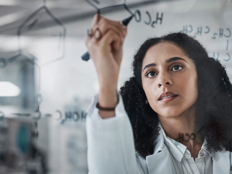 Mulheres, religiosas e cientistas: elas conciliam a missão de fé e a ciência
