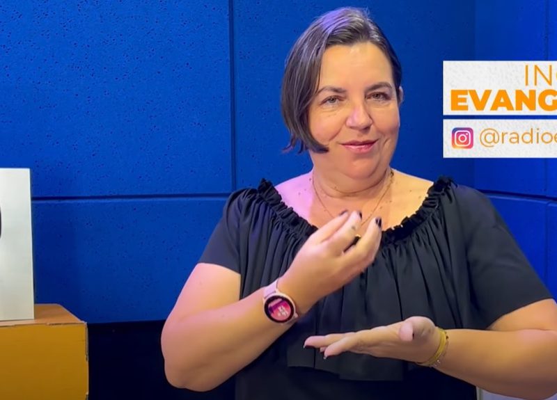 “Saber que os surdos estão conseguindo sentir o amor de Cristo é o que me move”, diz tradutora