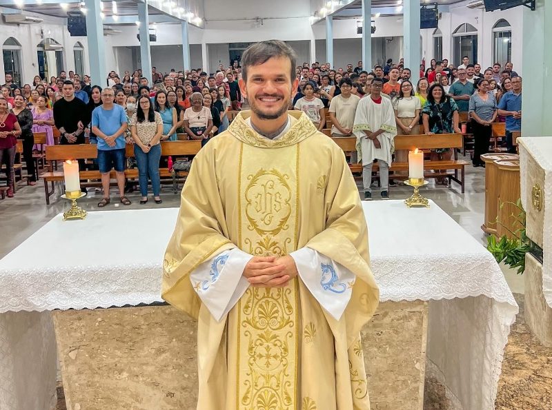 Padre Patrick Fernandes: ele é fora da caixinha, sucesso nas redes e nas Paróquias