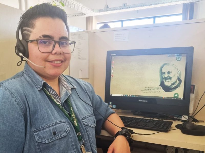 Depois de viver em situação de rua, jovem tem uma oportunidade de trabalho e transforma sua vida