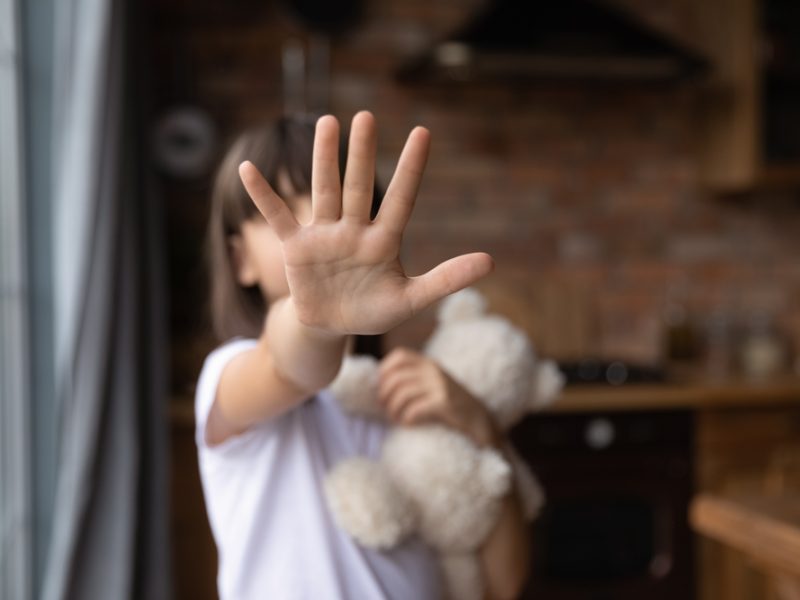 Violência contra crianças e adolescentes: número de denúncias só aumenta e levanta alerta para todos