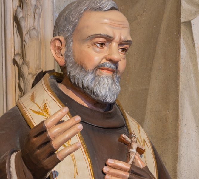 O misterioso motivo do choro de São Pio de Pietrelcina enquanto celebrava a Santa Missa