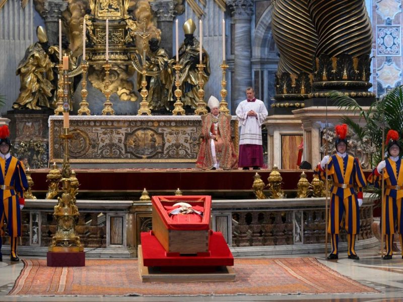 Do luto ao novo pontificado, o que acontece após a morte de um Papa?