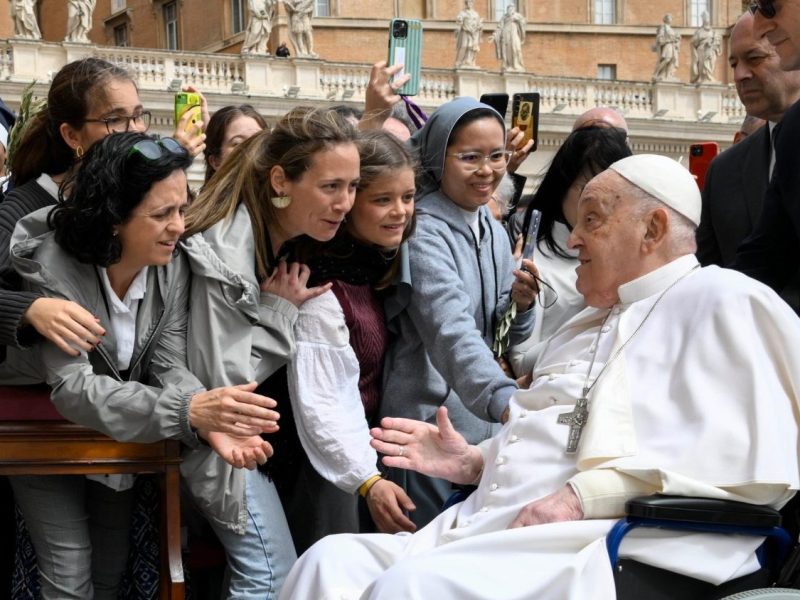 Papa Francisco segue em recuperação, mas vai até a Praça São Pedro no Domingo de Ramos