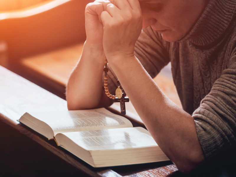 A força de Deus cura os abatidos