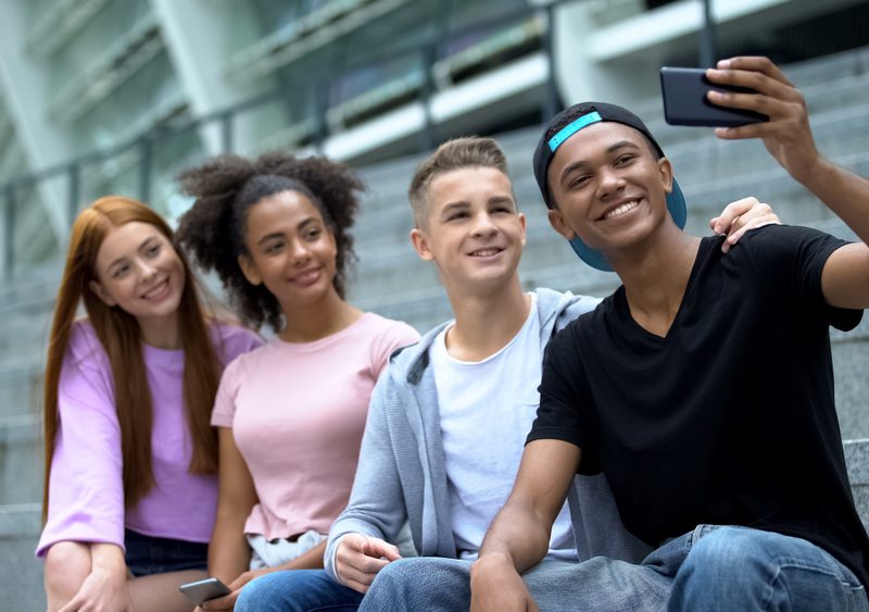 Série “Adolescência”: psicóloga orienta famílias sobre como lidar com os jovens em tempos de excesso de redes e desafios emocionais